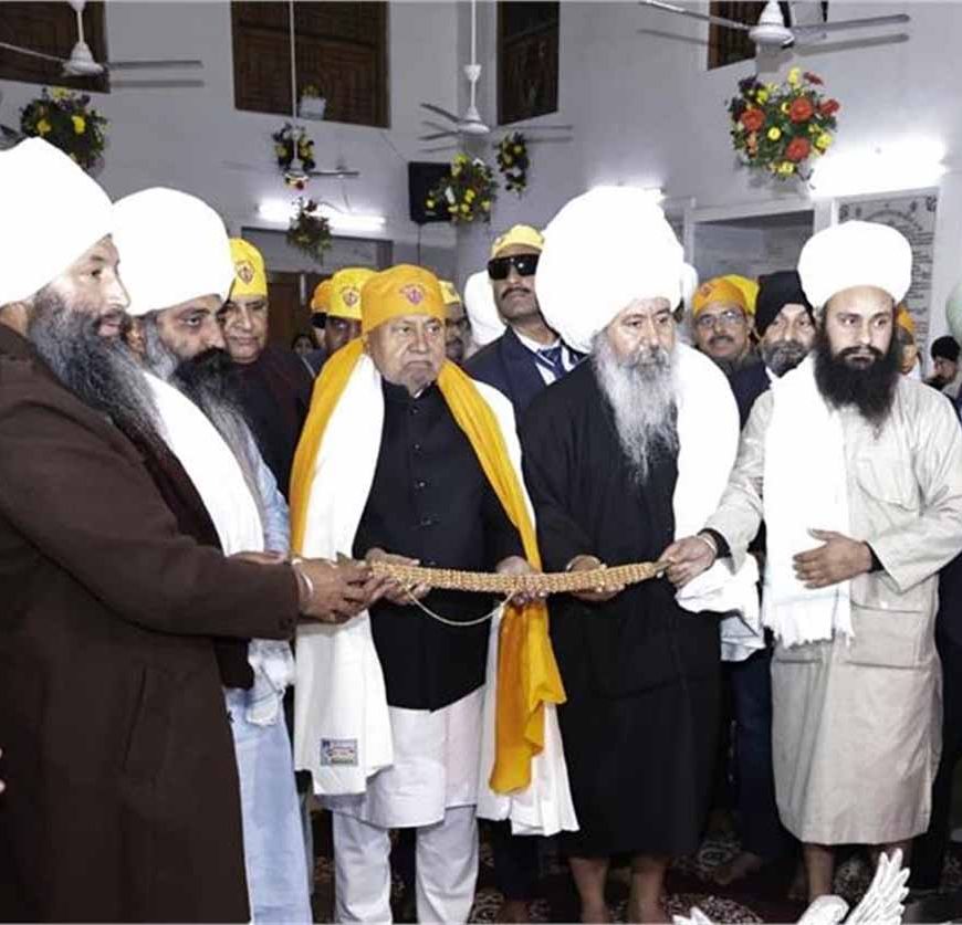 गुरु गोविंद सिंह के 359वें प्रकाश पर्व पर CM नीतीश का नमन, पटना साहिब में टेका मत्था