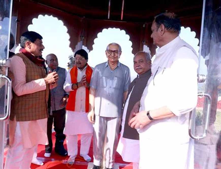 मुख्यमंत्री डॉ. मोहन यादव ने ग्राम सुजापुर में पूर्व सांसद स्व. लक्ष्मी नारायण पांडेय की प्रतिमा का किया अनावरण