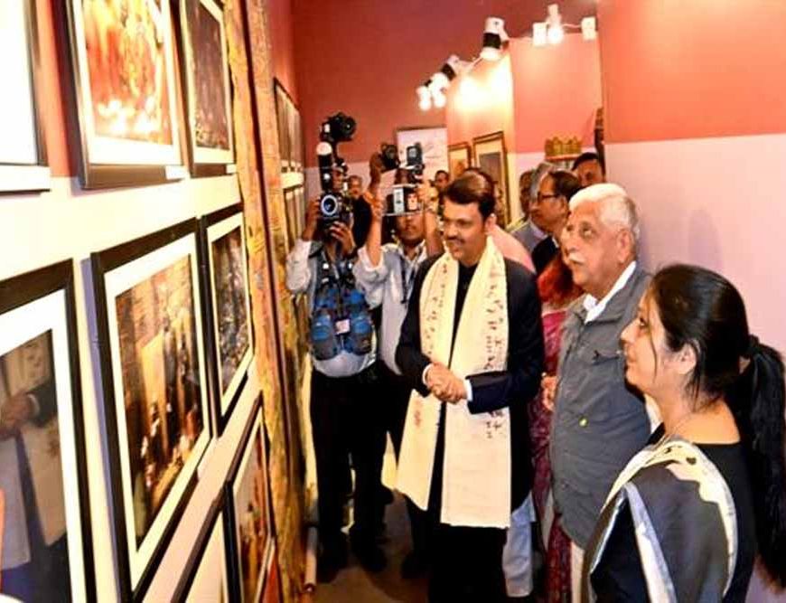 महाराष्ट्र के मुख्यमंत्री  फडणवीस ने रामायण से संबंधित प्रदर्शनी का किया लोकार्पण