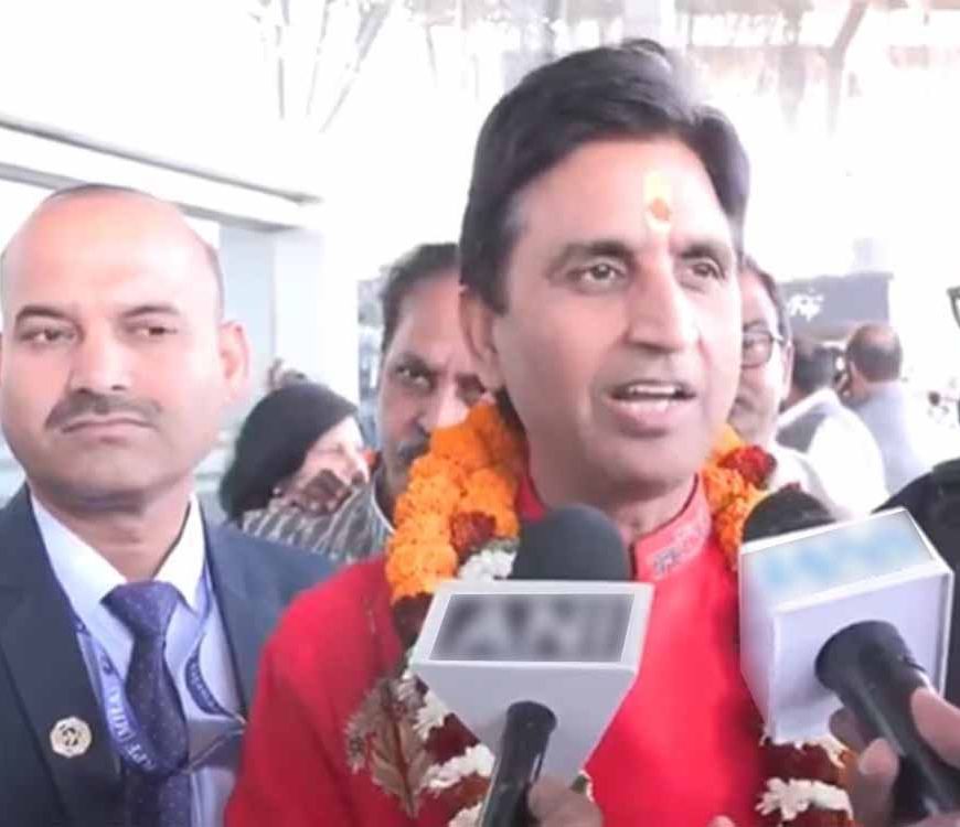 ‘एक हिन्दू को जिंदा जला दिया और…’ बांग्लादेश के हालात पर कवि कुमार विश्वास ने जताई चिंता