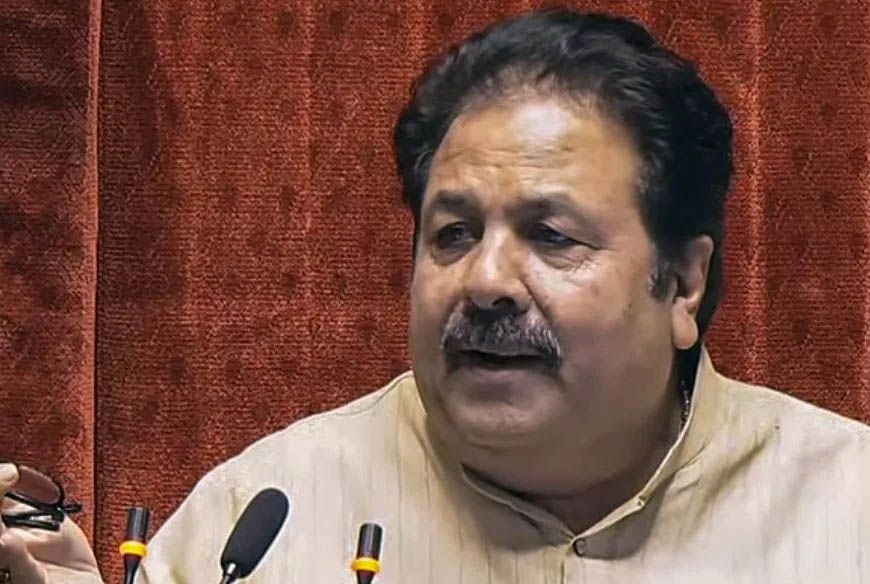 कांग्रेस नेता राजीव शुक्ला का शमाइल नदवी पर हमला: ‘संविधान के ऊपर कोई नहीं, कड़ी कार्रवाई होनी चाहिए’