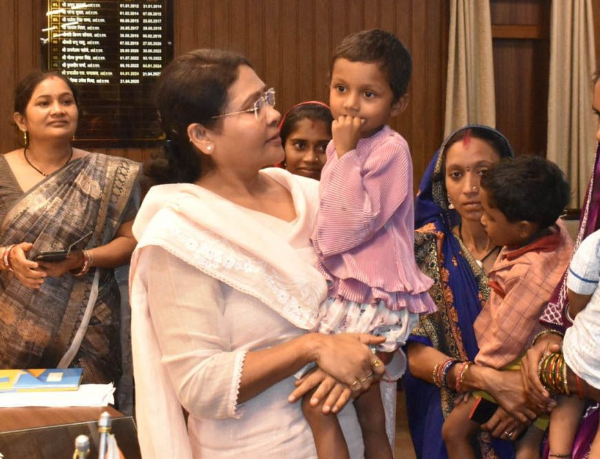 रायपुर : कुपोषण मुक्ति की दिशा में सफल रहा मिशन गोद अभियान : जनभागीदारी से जिले में 20 प्रतिशत बच्चों को मिली कुपोषण से मुक्ति
