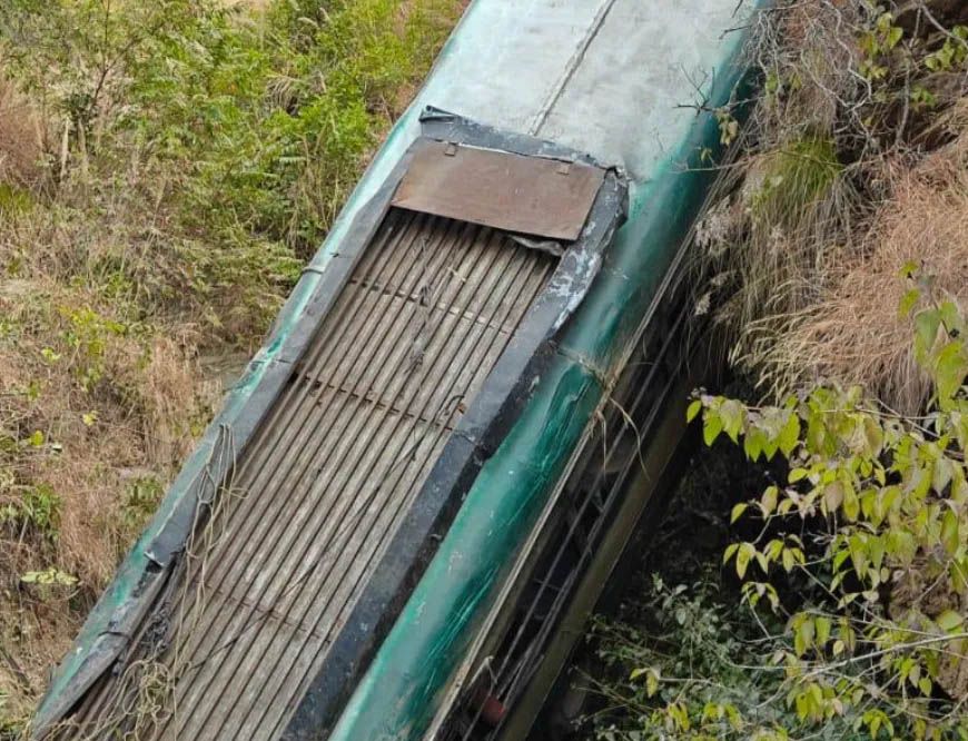 उत्तराखंड के अल्मोड़ा में बस खाई में गिरी, 6 लोगों की मौत, सीएम धामी ने जताया शोक