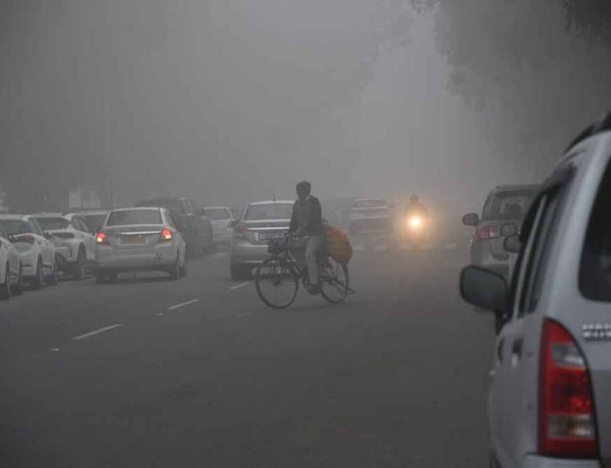 उत्तर भारत में घने कोहरे की मार: हरियाणा-पंजाब-चंडीगढ़ में सड़क हादसे, ट्रेनें लेट, नए साल से पहले बढ़ी ठंड