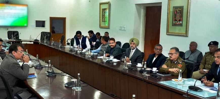 77वें गणतंत्र दिवस को भव्य और सफल बनाने के लिए सभी विभाग मिलकर करें काम : वी. श्रीनिवास