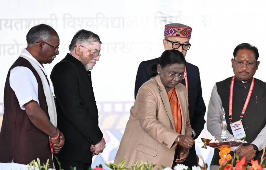 रायपुर : राष्ट्रपति श्रीमती द्रौपदी मुर्मू ने ‘जशक्राफ्ट’ एवं जशपुर की जनजातीय मातृशक्ति के कौशल की सराहना की