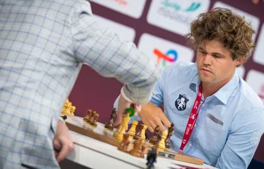 ब्लिट्ज शतरंज के बादशाह: कार्लसन ने 9वीं बार इतिहास रचा, एरिगैसी ने जीता कांस्य