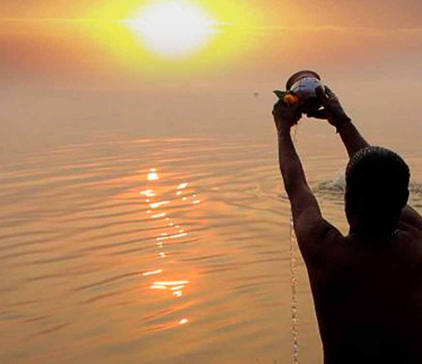 सूर्य दोष और पितृ दोष से मिलेगी राहत! मकर संक्रांति पर जरूर करें ये खास उपाय