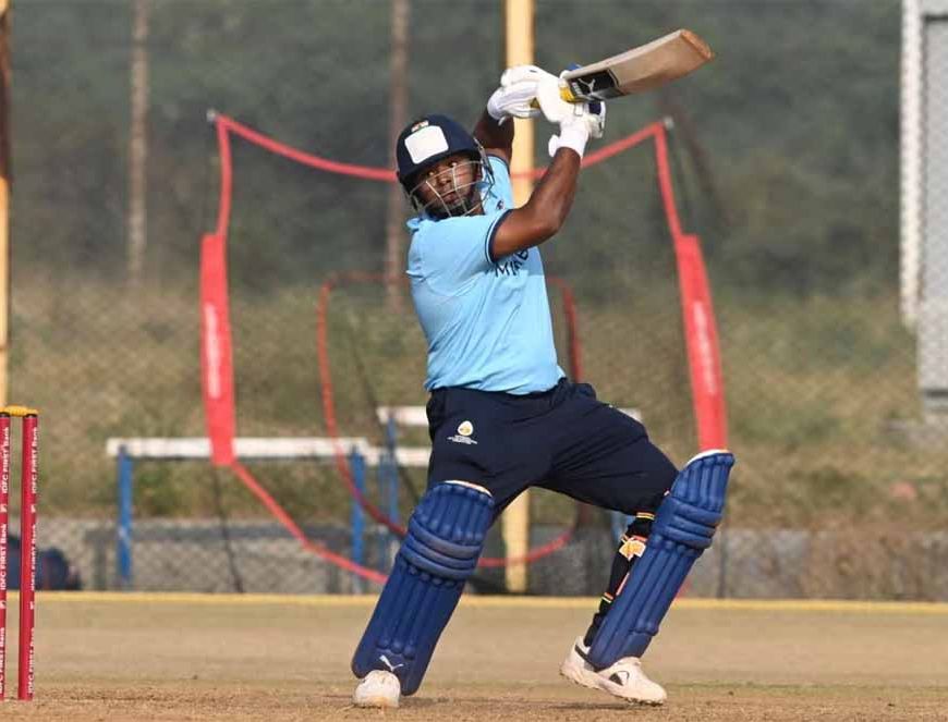 नए साल से पहले सरफराज खान का धमाका, गेंदबाजों की धज्जियां उड़ाकर रोहित शर्मा का रिकॉर्ड तोड़ा