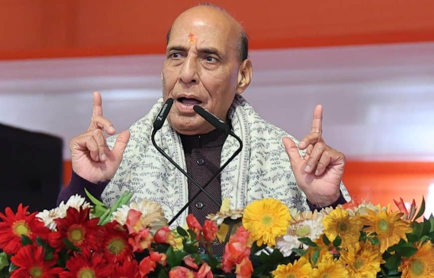 श्री राम जन्मभूमि मंदिर के द्वितीय वार्षिकोत्सव पर अयोध्या पहुंचे रक्षा मंत्री राजनाथ सिंह