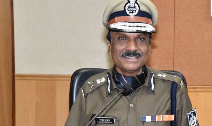 अथक परिश्रम एवं समन्वित प्रयासों से चरितार्थ करें देशभक्ति-जनसेवा का आदर्श वाक्‍य : पुलिस महानिदेशक कैलाश मकवाणा