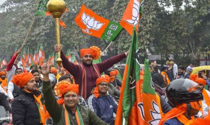नागपुर में BJP उम्मीदवार की घेराबंदी, नामांकन वापसी के विरोध में समर्थकों ने घर में किया नजरबंद
