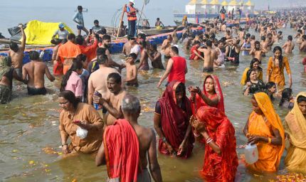 संगम में प्रवाहित हो रही संयम, साधना और भक्ति की त्रिवेणी
