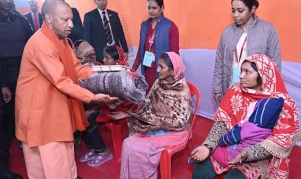 मुख्यमंत्री ने भीषण ठंड में  रैनबसेरा पहुंच लोगों का जाना हाल