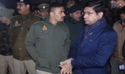 संभल में बिजली चोरी पर सख्ती, डीएम-एसपी ने सड़क पर उतरकर संभाला मोर्चा