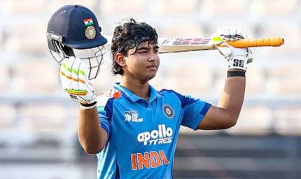 वैभव सूर्यवंशी का तूफान, 21 गेंदों में जड़े 10 छक्के, साउथ अफ्रीका में मचाया धमाल