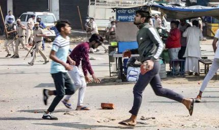 फरीदाबाद की नेहरू कॉलोनी में दो परिवारों के बीच हिंसक झड़प, जमकर पत्थरबाजी में कई लोग घायल