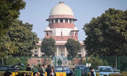 SC में सिब्बल की मांग– आवारा कुत्तों की हो नसबंदी, जज का तंज: काउंसिलिंग भी करवा दीजिए