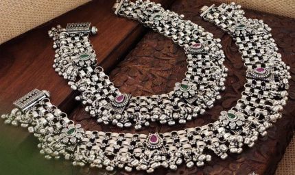 चांदी की कीमत में 12 हजार रुपये से अधिक गिरावट, सोना भी हुआ सस्ता, जानें ताज़ा रेट