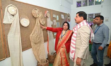 मुख्यमंत्री डॉ. यादव ने असम के सिल्क विलेज सुआलकुची का किया भ्रमण