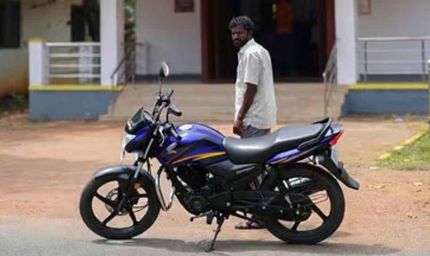 एफआईआर न होने से नाराज़ युवक, कमिश्नर ऑफिस से पुलिसकर्मी की बाइक लेकर हुआ फरार