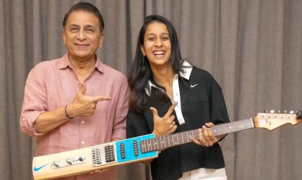 गावस्कर ने निभाया वादा, जेमिमा को गिफ्ट किया 'बैट-गिटार' और गाना भी गाया