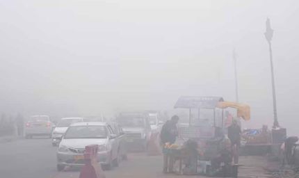 पारा @2.9 डिग्री, खूब ठिठुर रही दिल्ली, शीतलहर का येलो अलर्ट