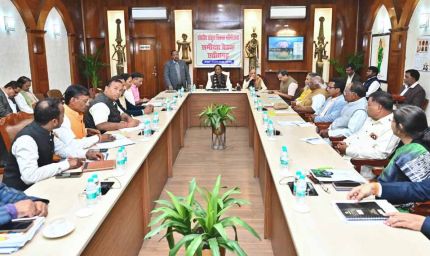 मुख्यमंत्री साय ने की सांसद संकुल विकास परियोजना की समीक्षा, जनजातीय विकास को मिलेगी गति