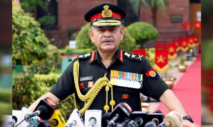 PAK के 8 कैंपों पर सेना की निगाहें, आर्मी चीफ का अलर्ट- संदिग्ध गतिविधि होते ही एक्शन लिया जाएगा