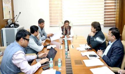 स्वास्थ्य उपकरणों की उपलब्धता के साथ उपयोग की सतत मॉनिटरिंग करें : उप मुख्यमंत्री शुक्ल