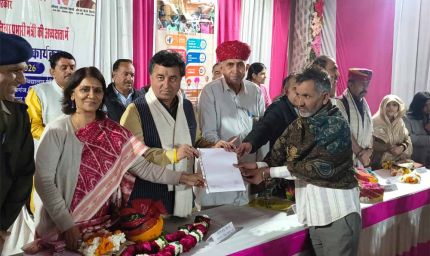 प्रभारी मंत्री बिश्नोई की अध्यक्षता में हुआ जनसंवाद, पालडीएम में सुनी ग्रामीणों की परिवेदनाएं