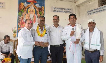 करहीडीह ईकाई साहु समाज के शपथ ग्रहण समारोह में मुख्य अतिथि के रूप में तहसील अध्यक्ष पोषण साहू शामिल हुए