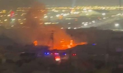 माघ मेला में भीषण आग: पूजा के दौरान आश्रम में लगी लपटें, 6 टेंट जलकर खाक, 3 दमकलकर्मी झुलसे