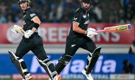 मिचेल-यंग की घातक जोड़ी, भारत की ‘बत्ती गुल’; न्यूजीलैंड ने सीरीज में की बराबरी