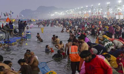 षटतिला एकादशी, मकर संक्रांति स्नान के लिए संगम में उमड़ा आस्था का ज्वार