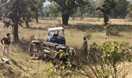 कांकेर में टैक्सी बेकाबू होकर नाले में जा गिरी, दो लोगों की मौत