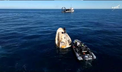 बीमार एस्ट्रोनॉट सहित चार अंतरिक्षयात्री धरती पर लौटे, ड्रैगन कैप्सूल ने कैलिफोर्निया में लैंड किया
