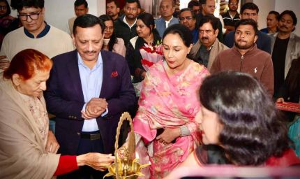 उपमुख्यमंत्री दिया कुमारी ने डॉ. सुषमा महाजन के कला चित्रों की प्रदर्शनी का किया उद्घाटन