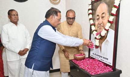 मुख्यमंत्री विष्णु देव साय ने स्वर्गीय श्याम सुन्दर अग्रवाल को दी श्रद्धांजलि