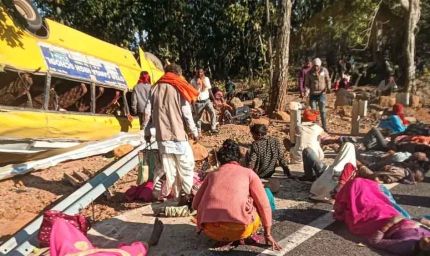 झारखंड के लातेहार में दर्दनाक हादसा, घाटी में बस पलटी; 5 यात्रियों की मौत