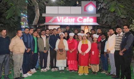 बिजनौर की रितु बनी उद्यमी, कैफे से रोजाना सात हजार रुपये की कमाई