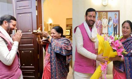 दिल्ली सीएम रेखा गुप्ता के घर पहुंचे मुख्यमंत्री नायब सैनी, आरती उतारकर किया दिल छू लेने वाला स्वागत