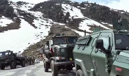 J-K में बड़ा हादसा: 200 फुट गहरी खाई में गिरी सेना की गाड़ी,  10 जवानों की मौत