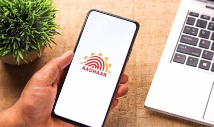 Aadhaar-मोबाइल लिंक वालों के लिए अलर्ट! साइबर ठगों की नई चाल, लाखों की ठगी का खतरा