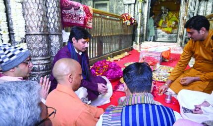 मुख्यमंत्री और भाजपा अध्यक्ष ने किए बांके बिहारी के दर्शन