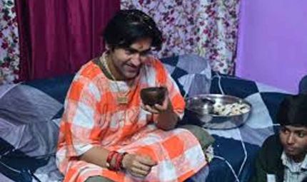 रात के अंधेरे में वचन निभाने आए आचार्य धीरेंद्र शास्त्री