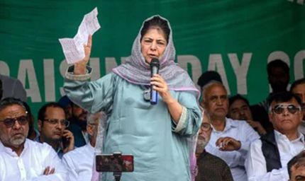 विदेशों में मस्जिदों में तस्वीरें, शेखों के लिए कालीन… मगर यहां दरगाहें सुरक्षित नहीं — मकबरे में तोड़फोड़ पर महबूबा का फूटा गुस्सा