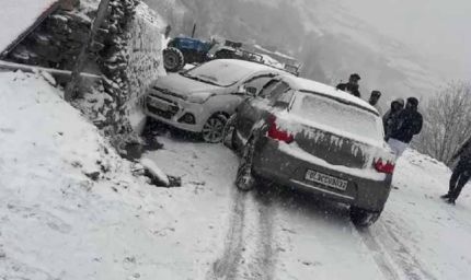 हिमाचल में बर्फबारी का कहर, लाहौल-स्पीति में स्कूल बंद; कल कैसा रहेगा मौसम?