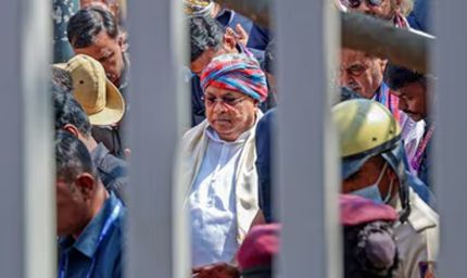 कर्नाटक में सियासी तूफान: CM सिद्धारमैया ने मुद्दा लेकर राज्यपाल के पास की सुलह की पेशकश