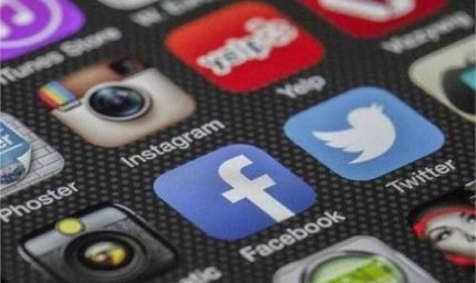 फ्रांस ने उठाया बड़ा कदम: 15 साल से कम उम्र के बच्चों के लिए सोशल मीडिया पर पूर्ण प्रतिबंध